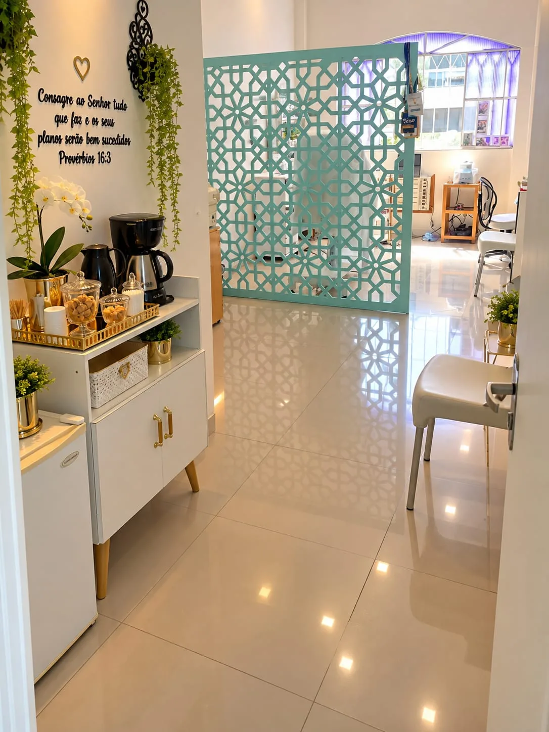 Recepção do consultório de podologia da Cláudia Val em Campo Grande, RJ